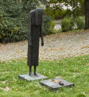 Milada Horáková - https://www.pametnimista.usd.cas.cz/praha-5-socha-milady-horakove/